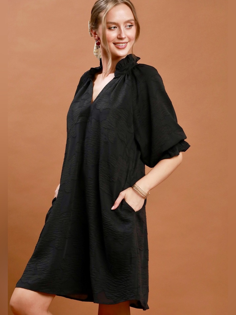 💖 Umgee Floral Textured Jacqaurd V-Neck Dress- black